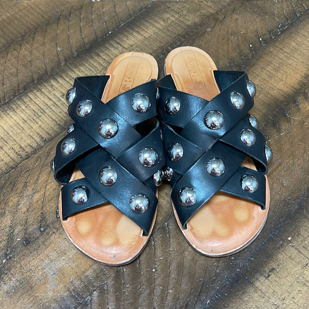 Gianni Bini Womens Oversized Stud Sandals Size 7.5 Black Summer Beach Silver